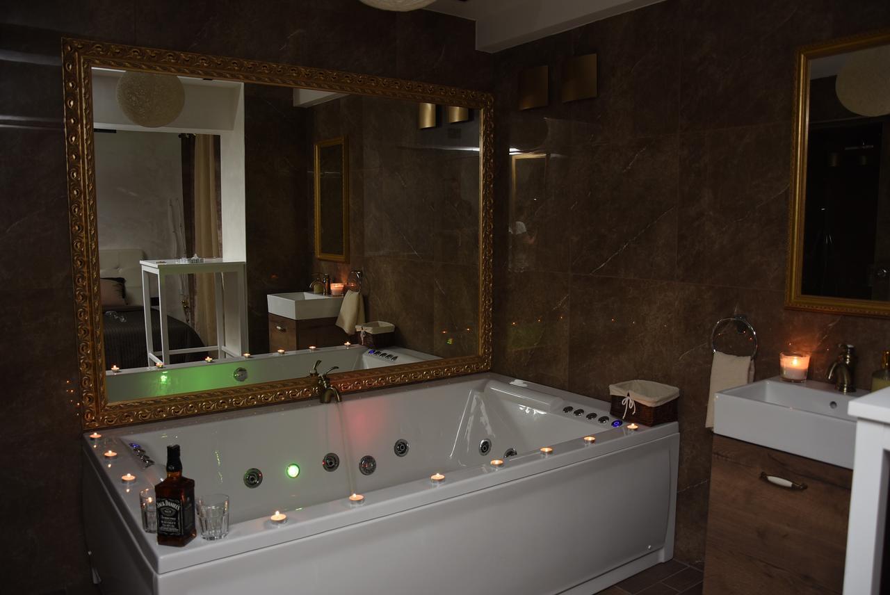 Central Business Apartments Jacuzzi Belgrade Bilik gambar